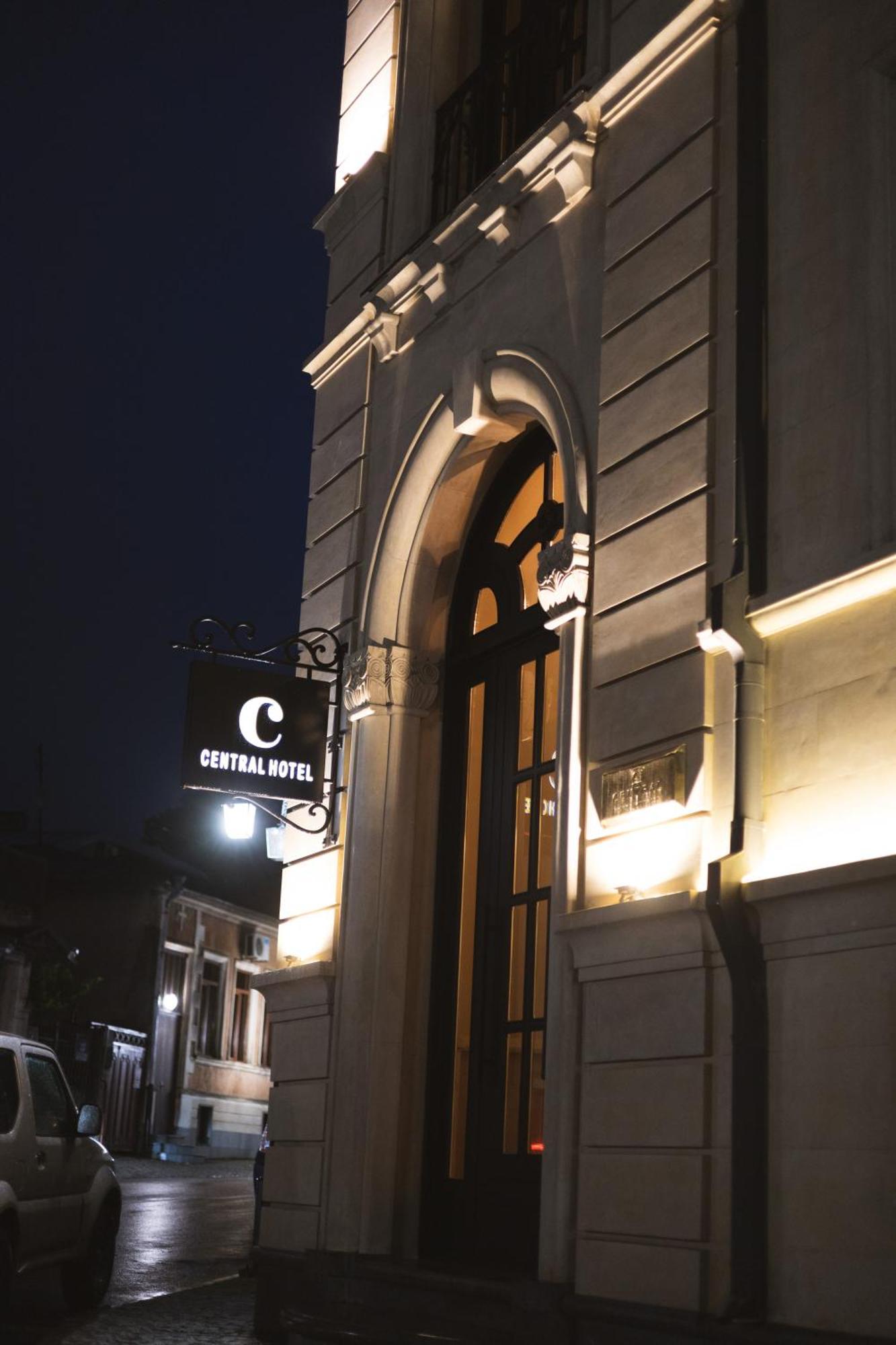 Central Hotel 库塔伊西 外观 照片