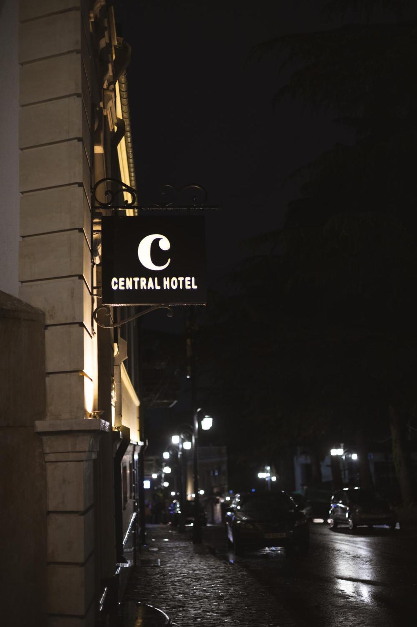 Central Hotel 库塔伊西 外观 照片