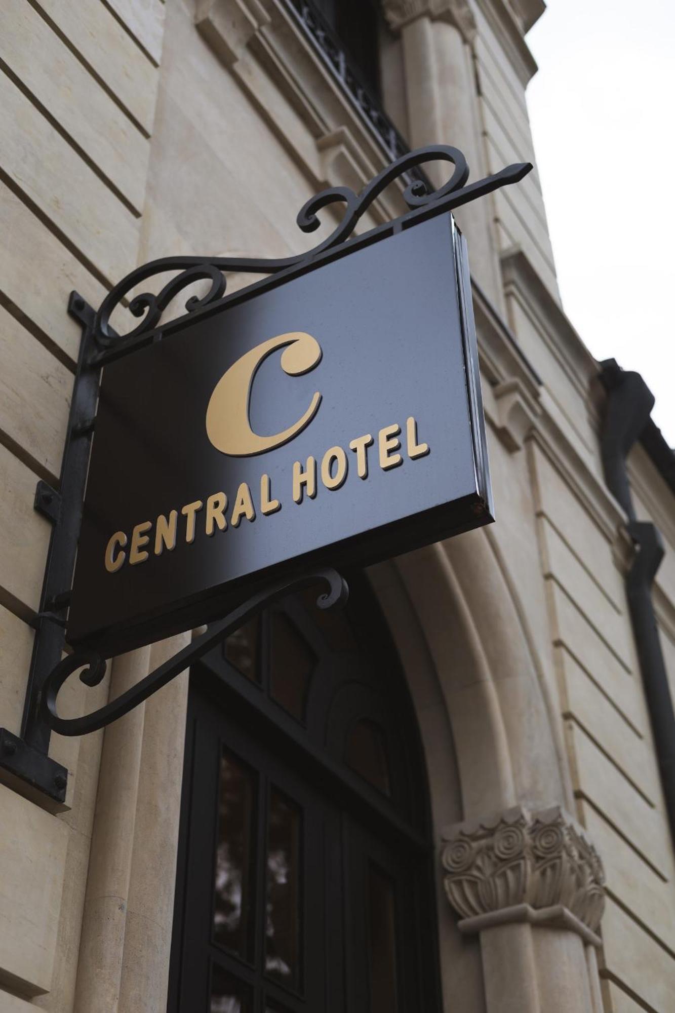 Central Hotel 库塔伊西 外观 照片