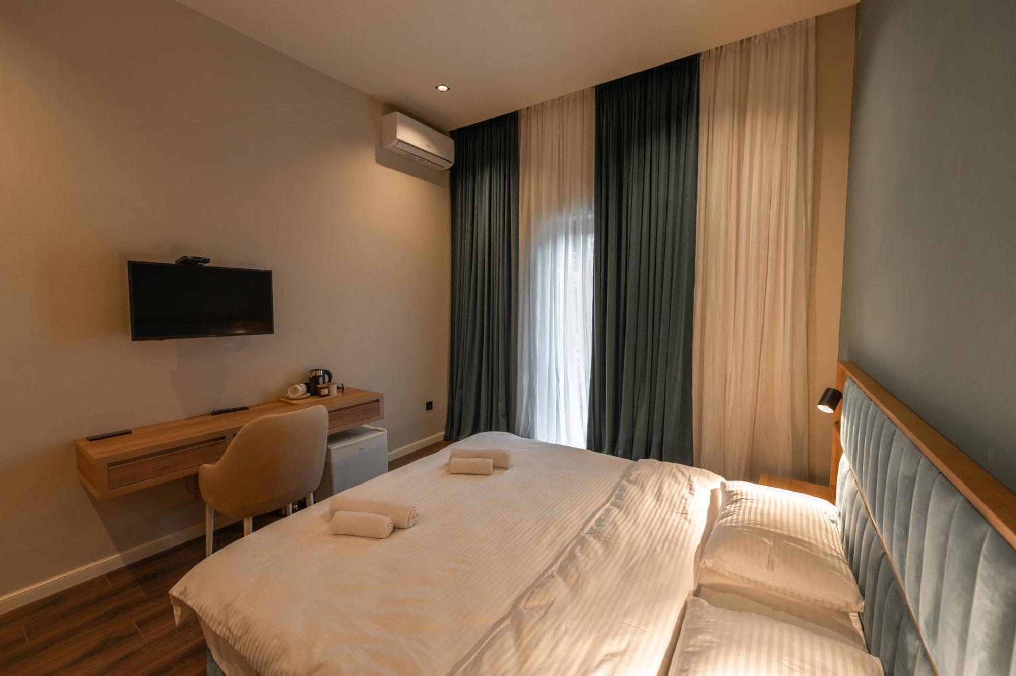 Central Hotel 库塔伊西 外观 照片